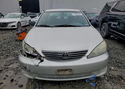 2005 Toyota Camry Le z USA, uszkodzony, nr VIN 4T1BE32K85U965341